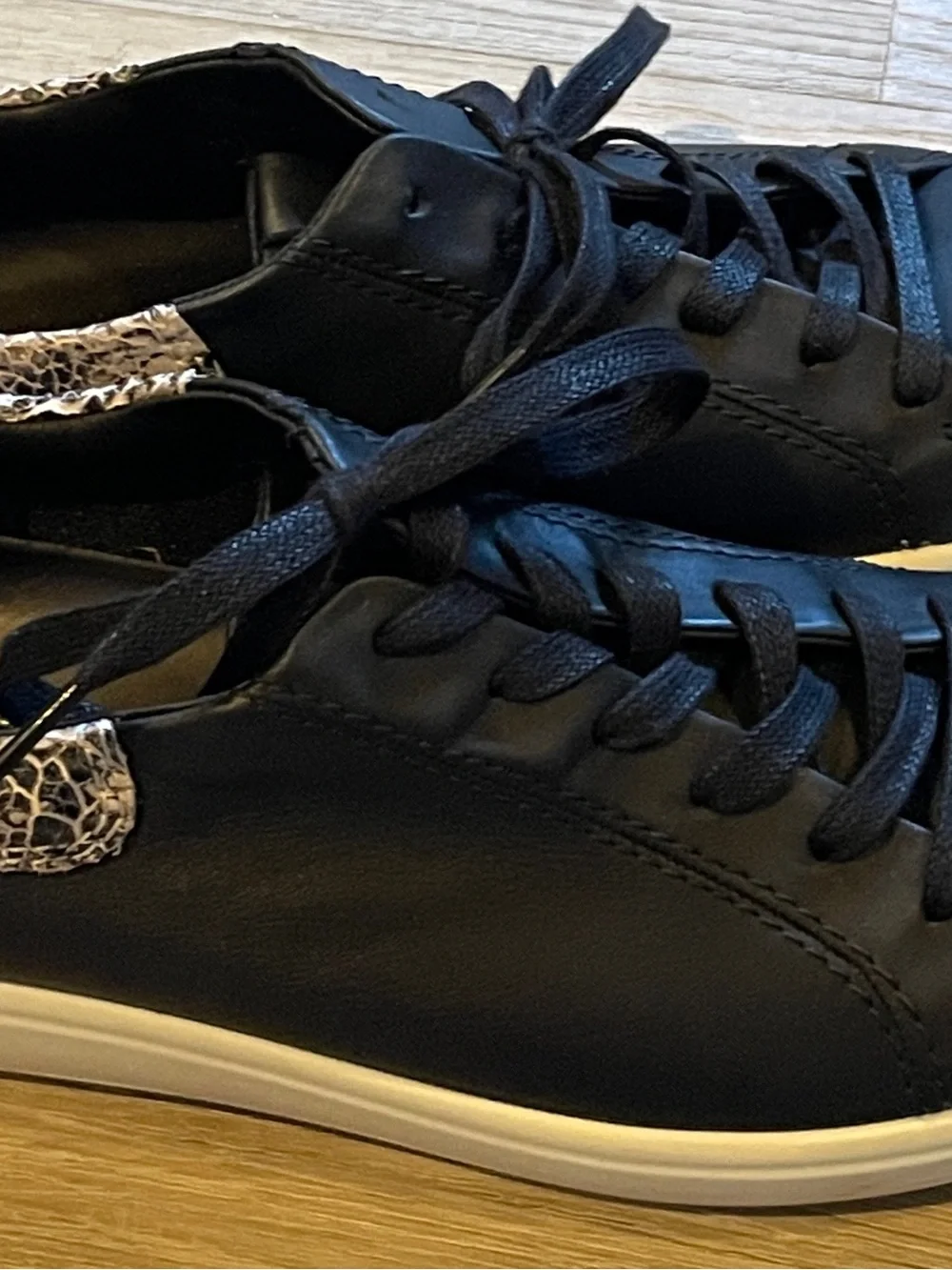 ECCO Women's Soft 8 Street 2.0 Sneakers in Black/Limestone Snake EUC - Picture 4 of 7